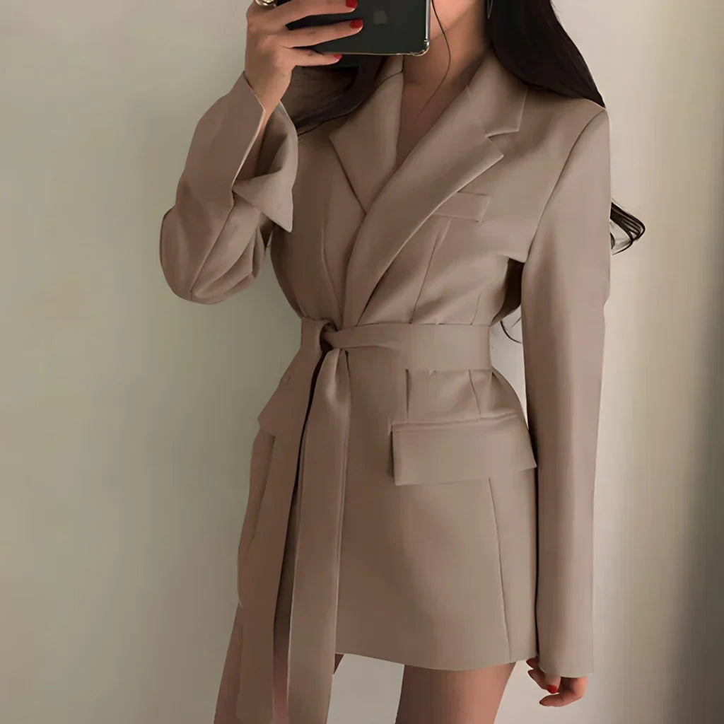 Bella Novelle blazer met riem, zijaanzicht