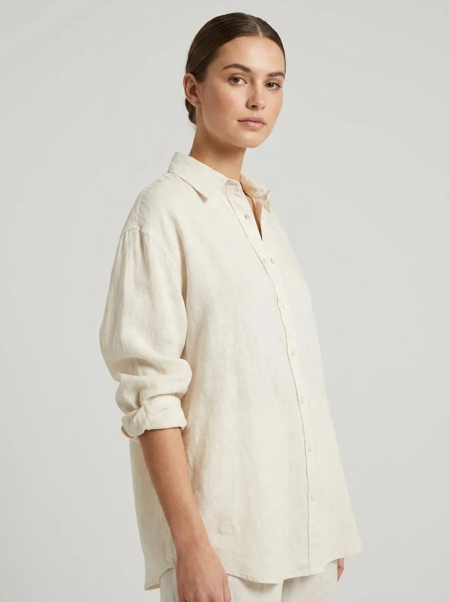 Bella Novelle zomerse linnen blouse, driekwart aanzicht