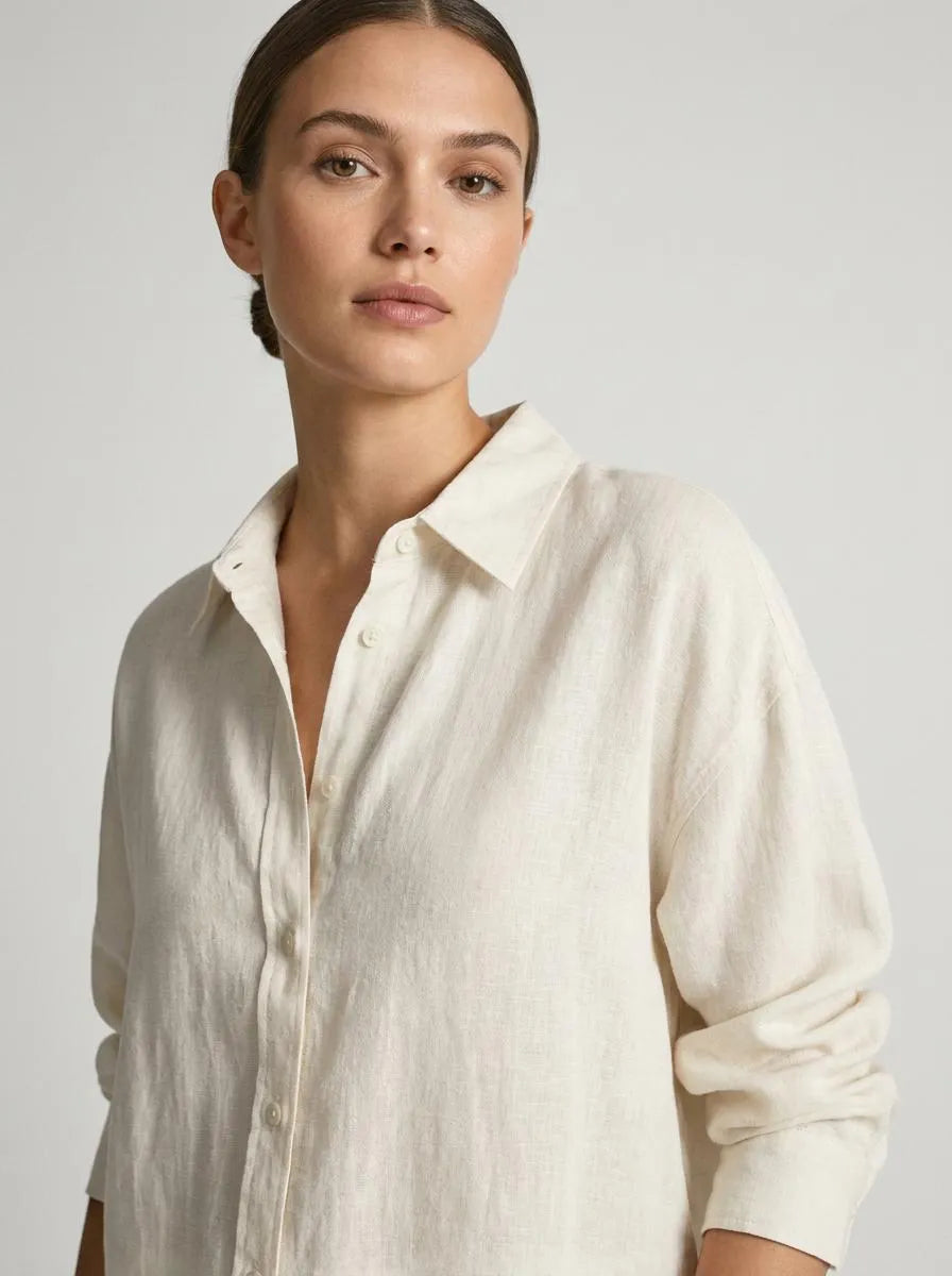 Bella Novelle zomerse linnen blouse, detail van de kraag en knopen