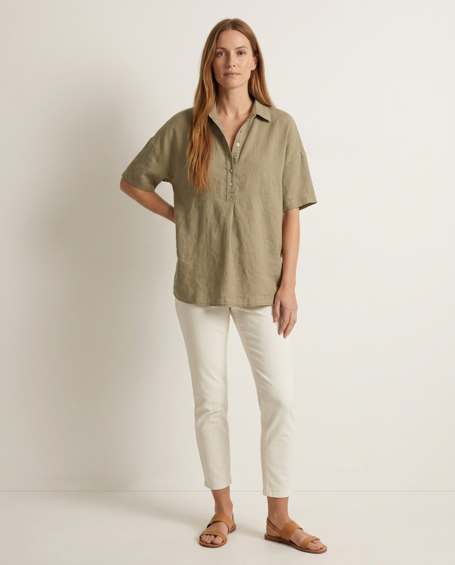 Losvallende blouse khaki - staande pose