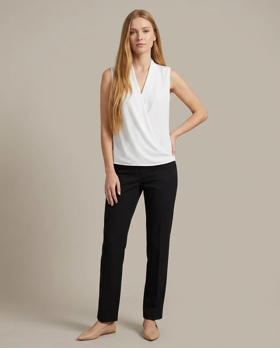 Blouse mouwloos wikkeldesign wit staande pose