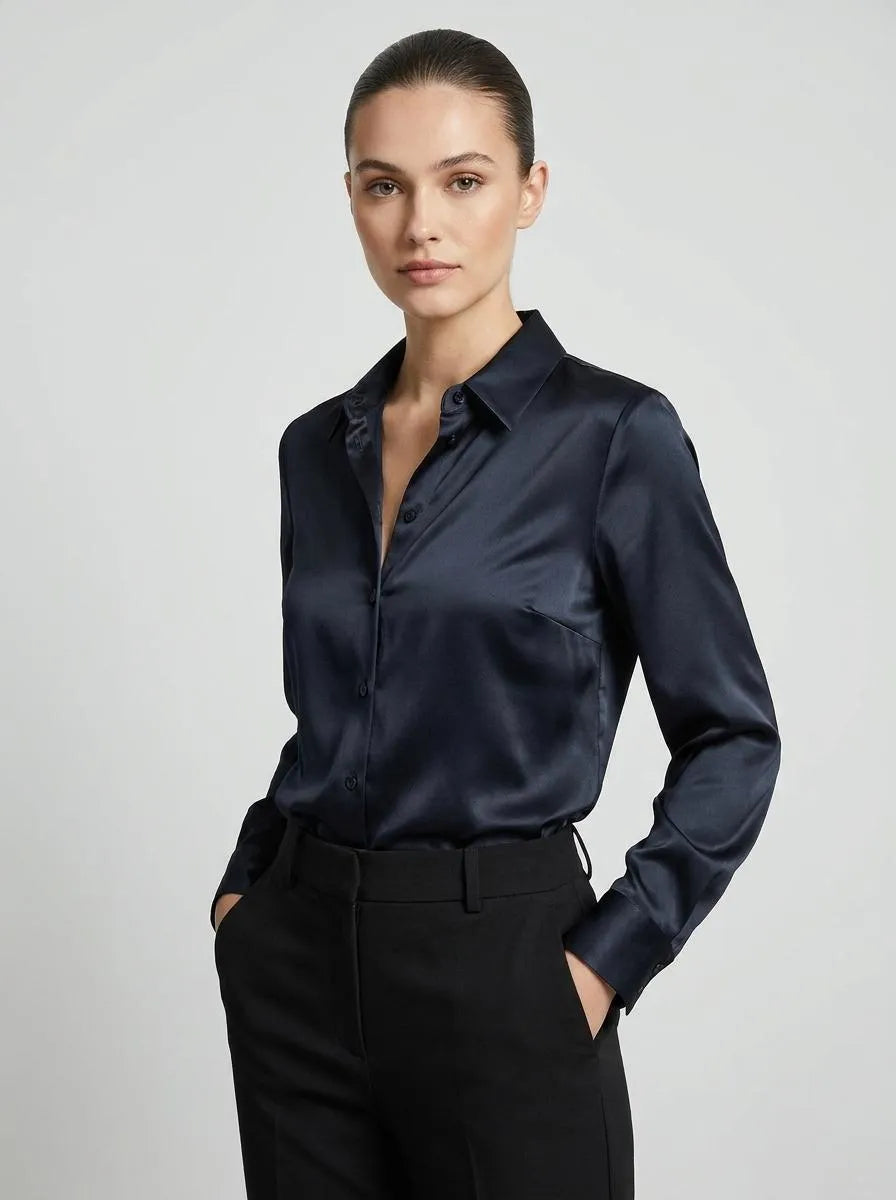 Bella Novelle satijnen blouse klassieke kraag, driekwart aanzicht