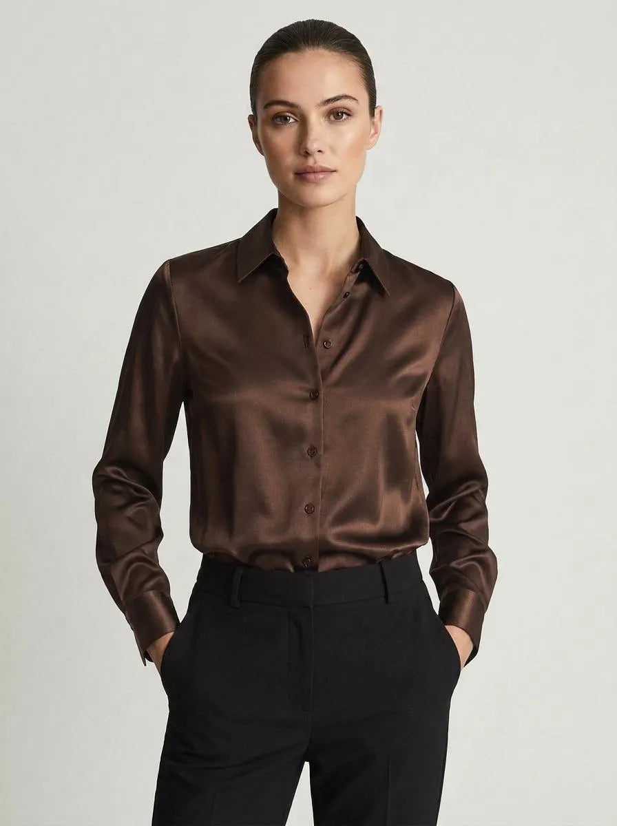 Bella Novelle satijnen blouse klassieke kraag in bruin