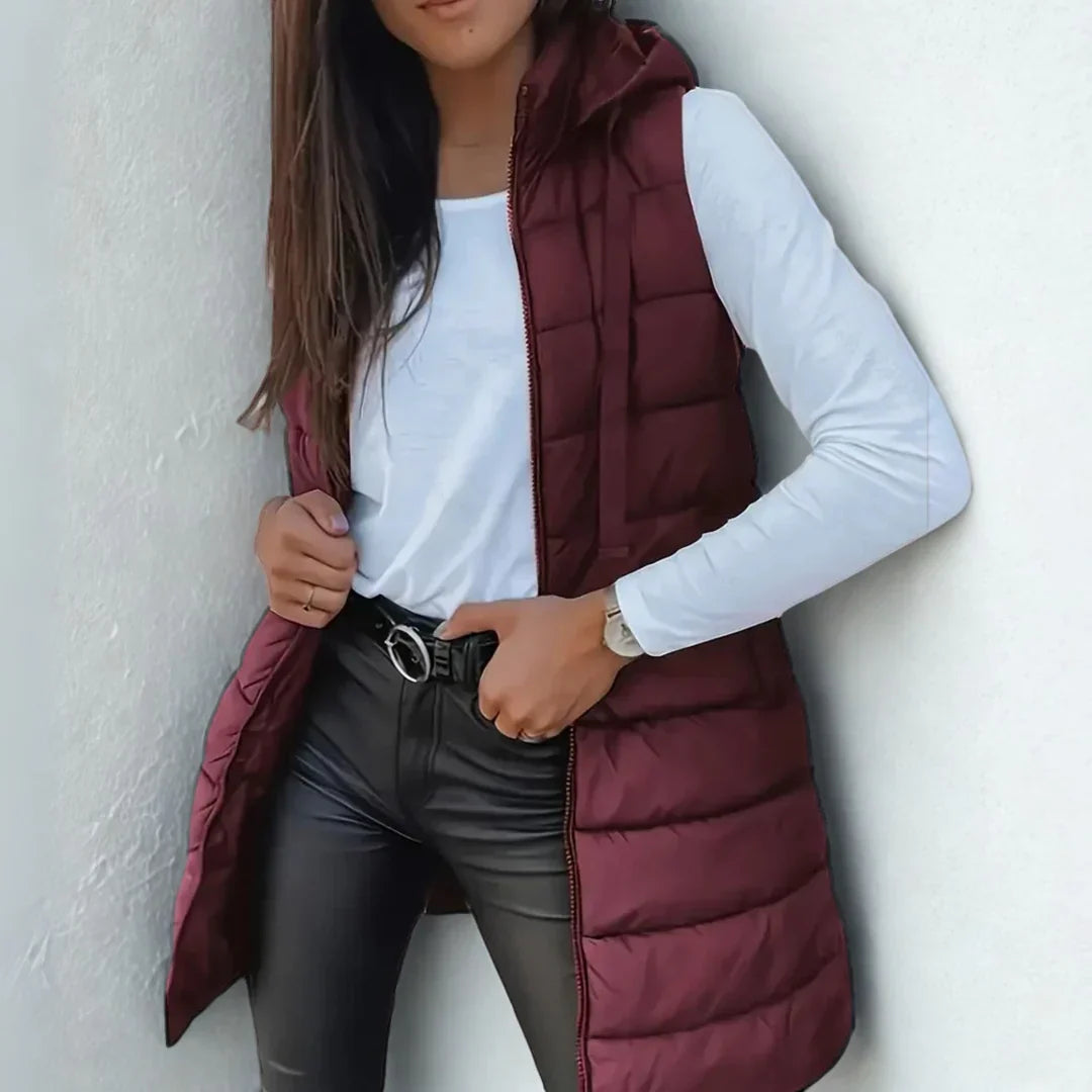 Bella Novelle lange gewatteerde bodywarmer met capuchon in kastanjebruin