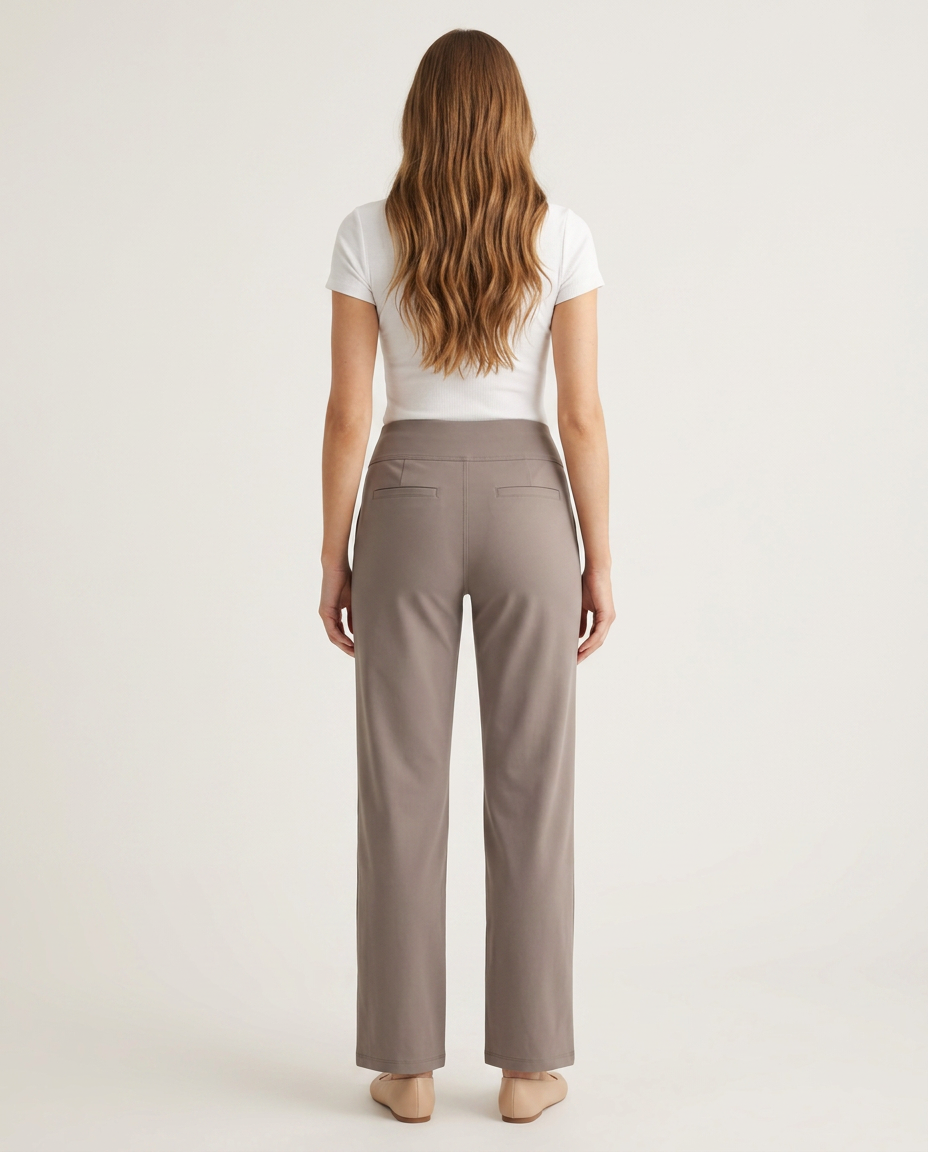 Bella Novelle broek met elastische taille in taupe, achteraanzicht