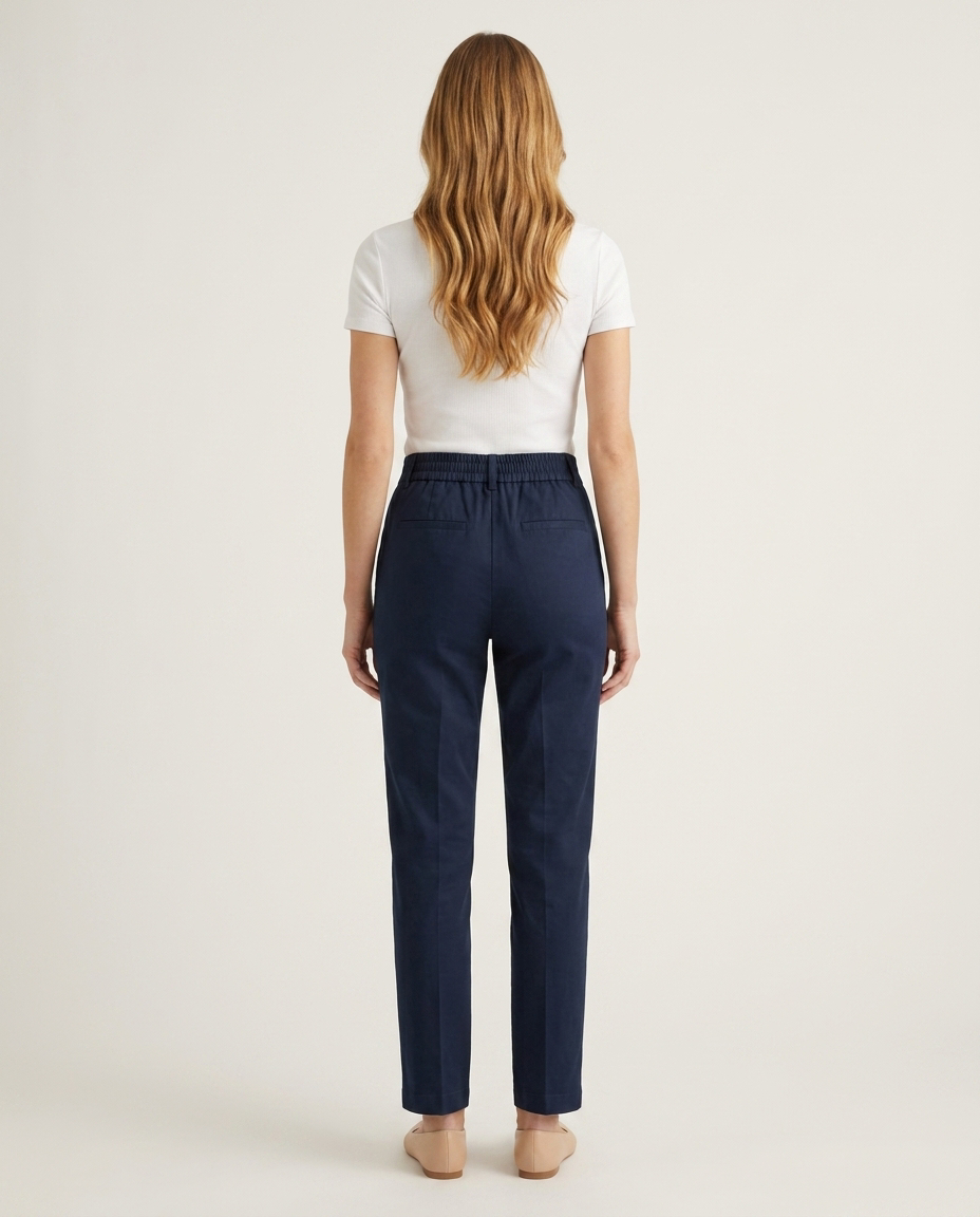 Bella Novelle broek met hoge taille in donkerblauw, achteraanzicht