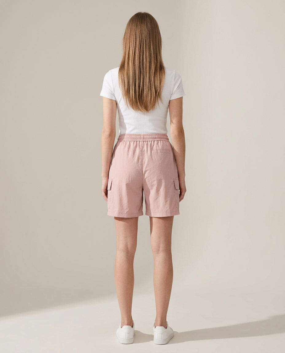 Bella Novelle cargo-short in roze, achteraanzicht