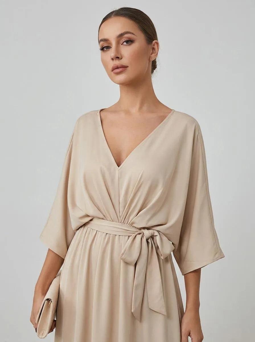 Bella Novelle gala maxi jurk, detail van V-hals en strikdetail
