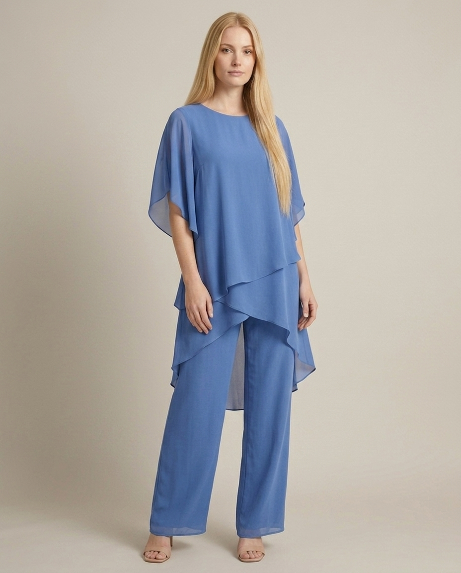 Bella Novelle gelaagde kledingset in blauw, staande pose