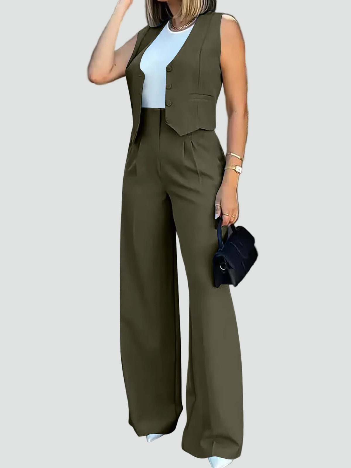 Bella Novelle gilet en broek set in Legergroen