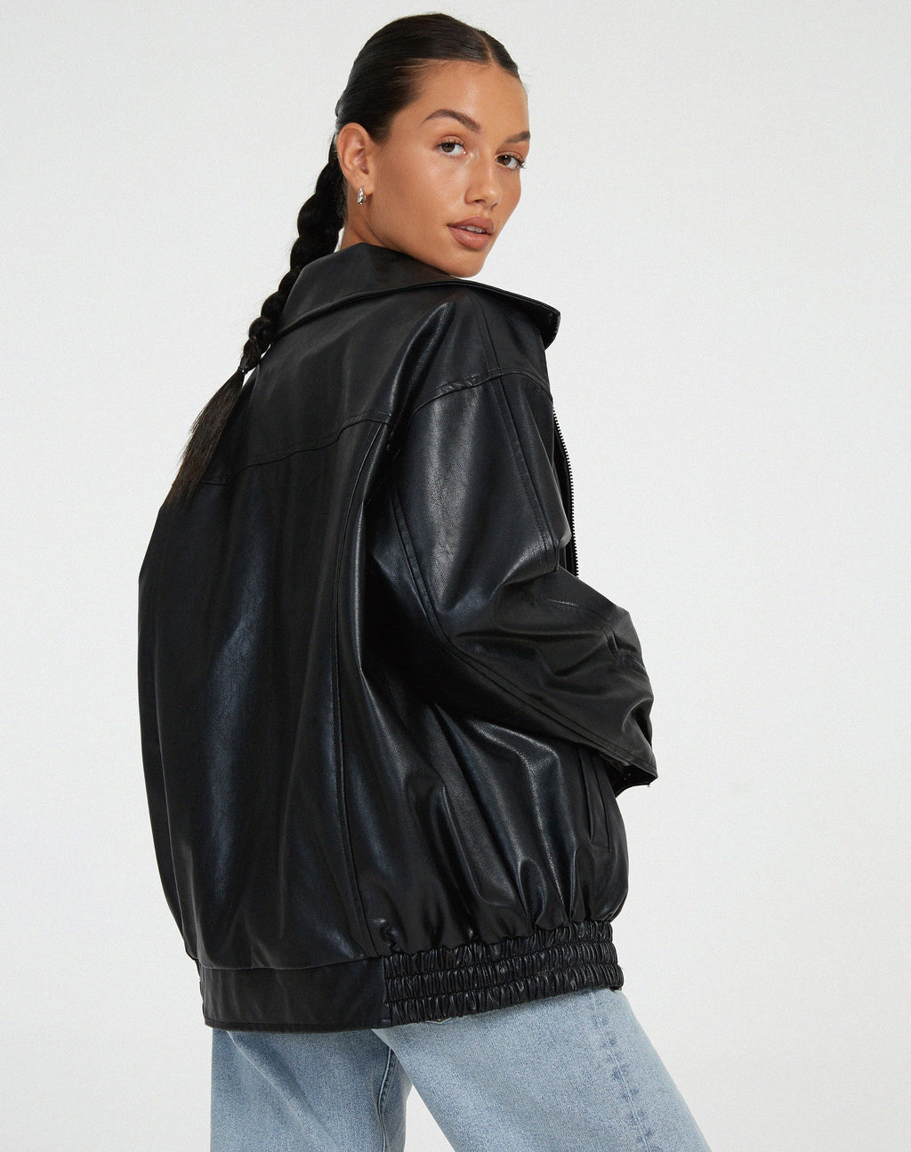 Bella Novelle oversized jasje in leerlook, zittende pose