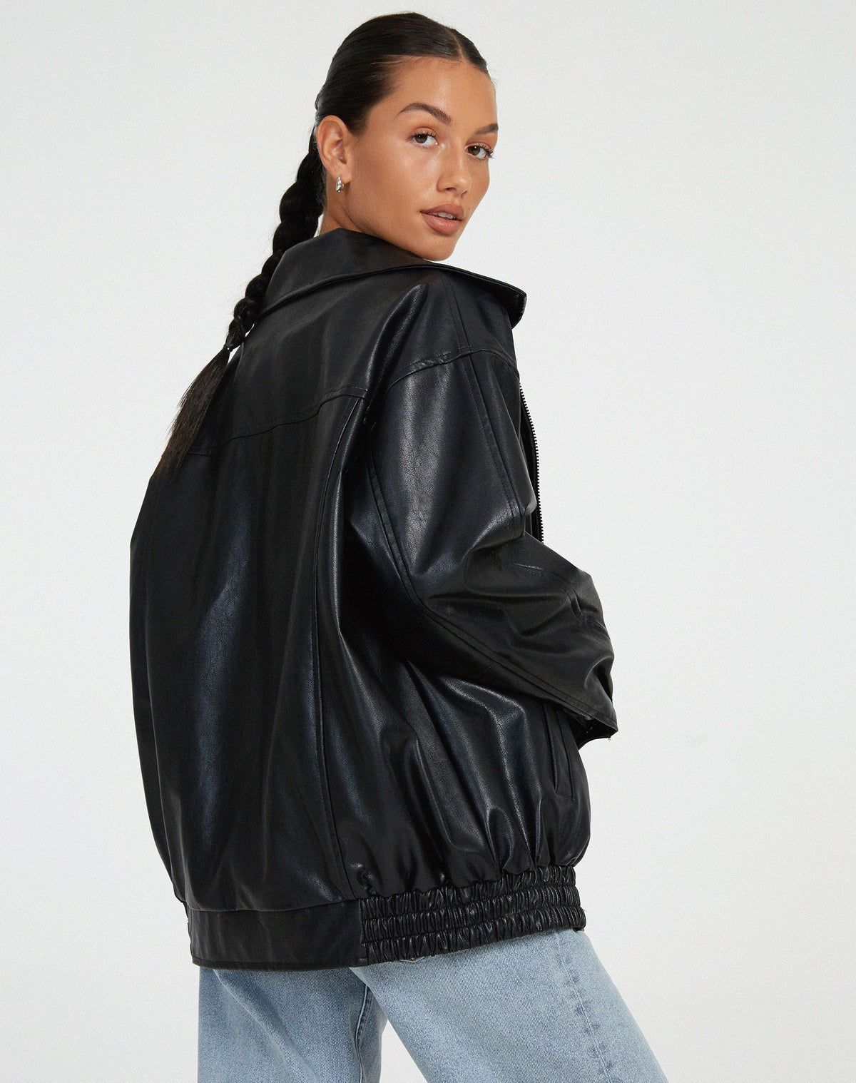 Bella Novelle oversized jasje in leerlook, zittende pose