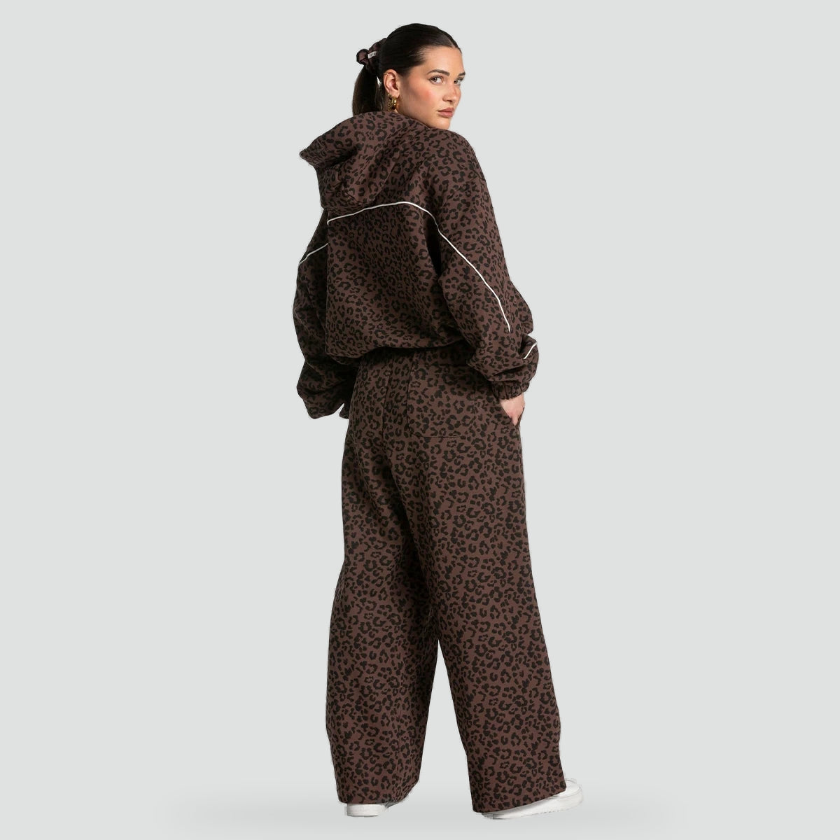 Bella Novelle joggingpak in Bruin