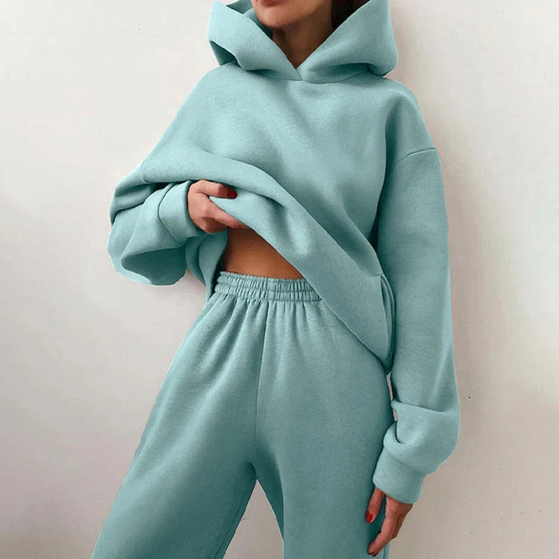Bella Novelle joggingset voor dames, staande pose