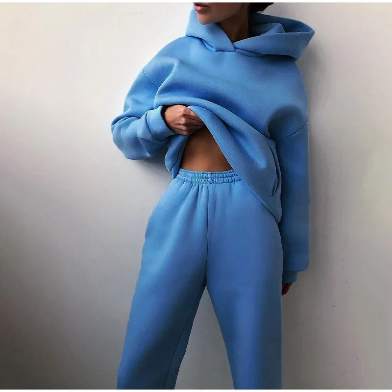 Bella Novelle joggingset voor dames, zittende pose