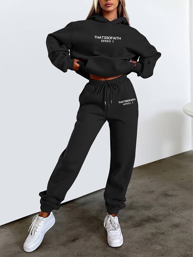 Bella Novelle joggingset, productfoto van de twee delen