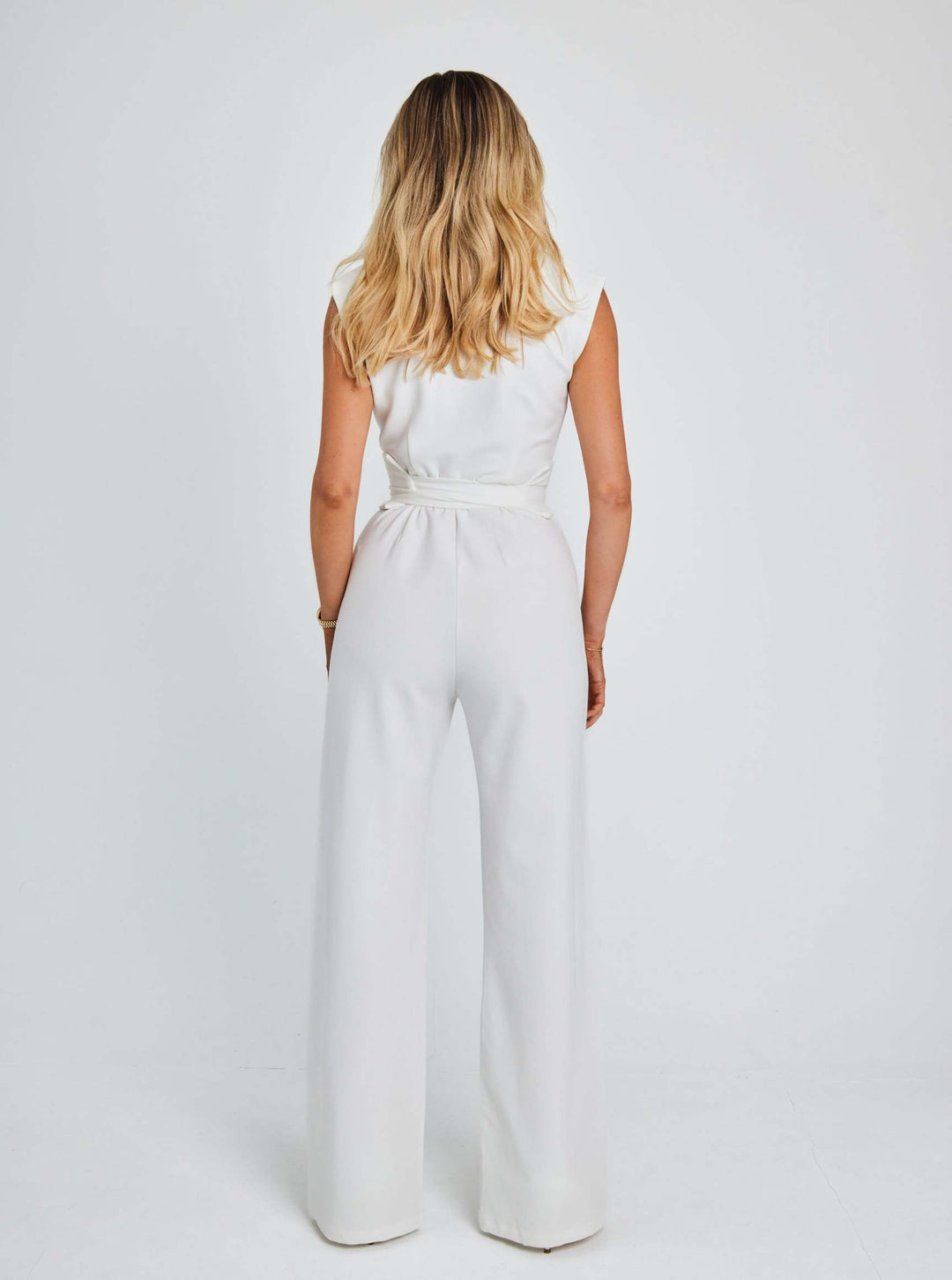 Bella Novelle jumpsuit, staande pose