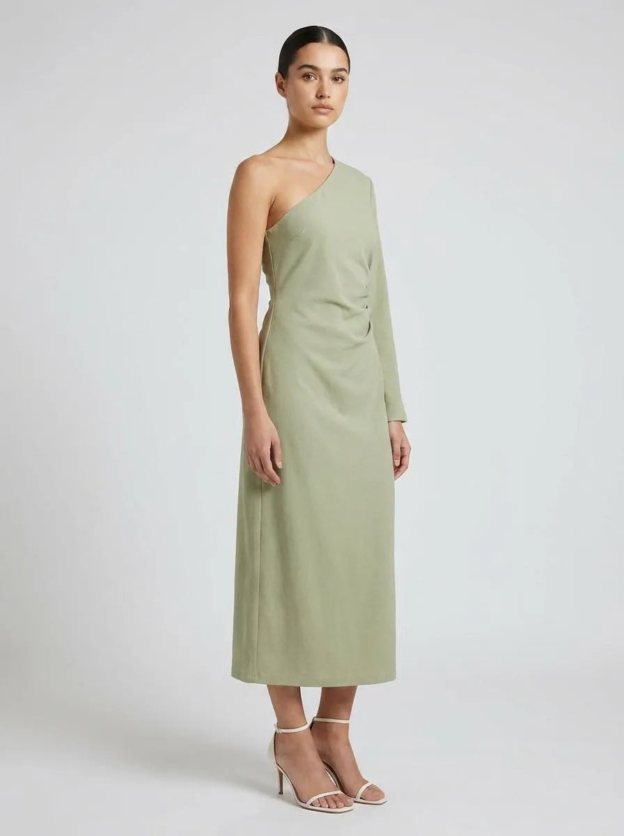 Bella Novelle one-shoulder maxi jurk, driekwart aanzicht