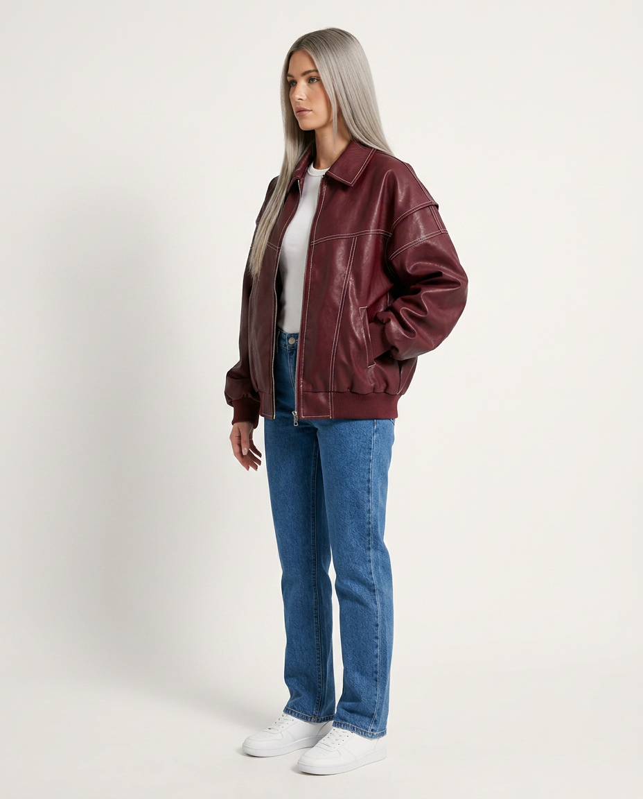 Oversized bomberjack bordeauxrood zijaanzicht