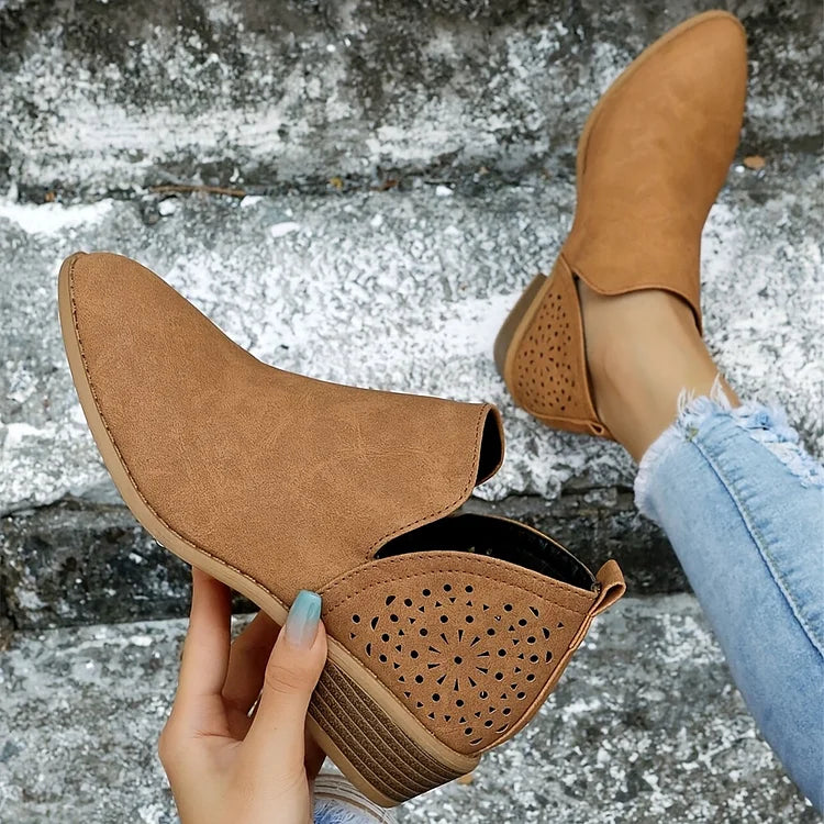 Bella Novelle schoenen met lage hak, staande pose