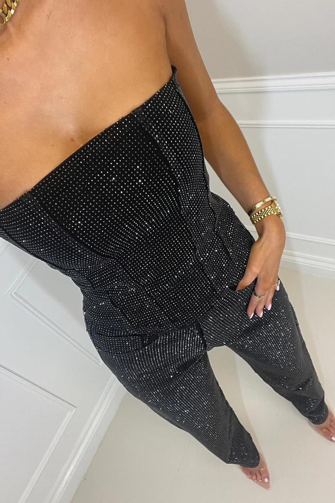 Bella Novelle glitter set met strapless crop top en jeans, productfoto