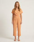 Set wikkeltop en cropped broek in abrikoos - vooraanzicht