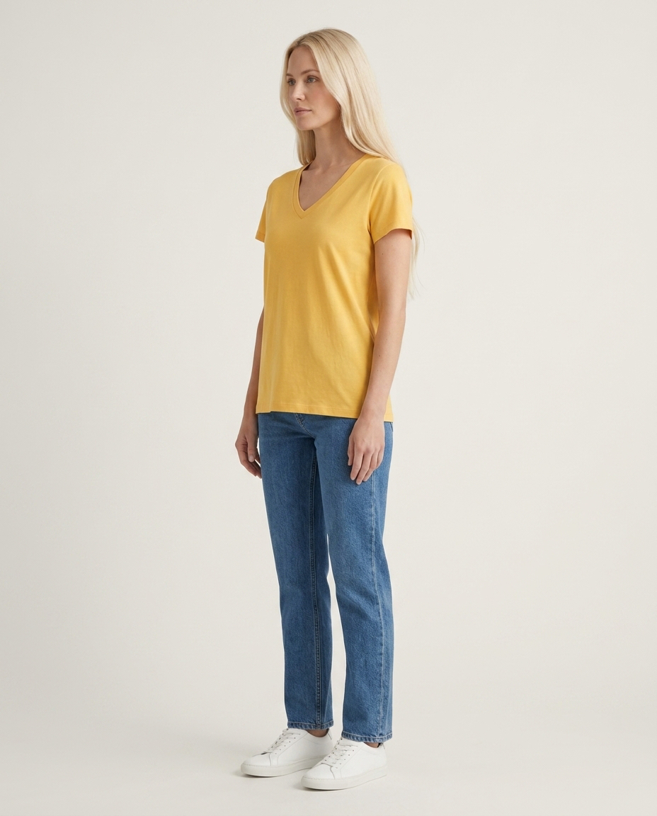 Bella Novelle T-shirt met V-hals in geel, zijaanzicht