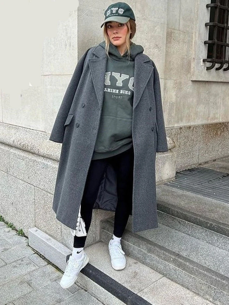 Bella Novelle trenchcoat, staande pose